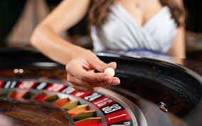 Perbandingan Reactoonz dengan slot game lain seperti Sweet Bonanza dan Fortune Tiger